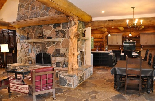 Trent Lakes House | Stunning Log Home on a Private Lake