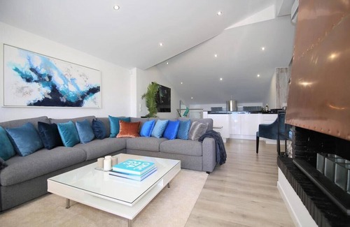Bahia Dorada House | Stunning luxury beach house with air-con and Wifi, Close to beach, supermarkets and town
