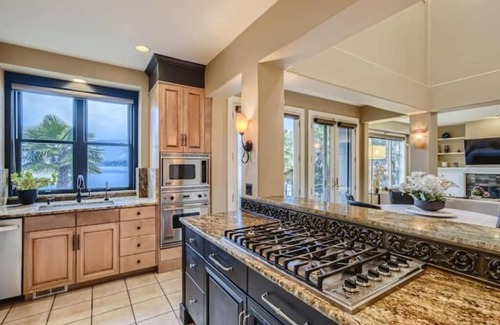 Sammamish House | Stunning Luxury Waterfront Home