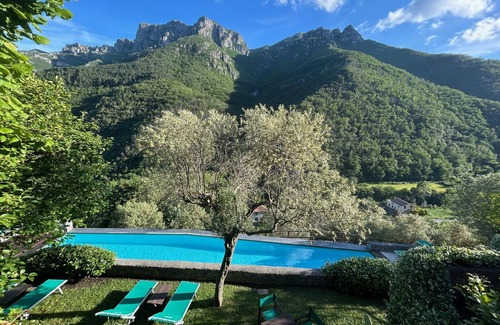 Colletta House | Stunning medieval setting surrounded by mountains