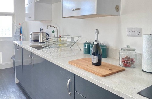 Leigh-on-Sea Apartment | Stunning Modern Seaside Apartment in Leigh-on-Sea
