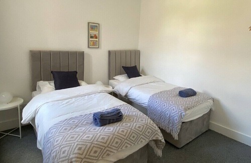 Leigh-on-Sea Apartment | Stunning Modern Seaside Apartment in Leigh-on-Sea