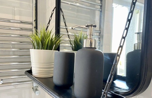 Leigh-on-Sea Apartment | Stunning Modern Seaside Apartment in Leigh-on-Sea