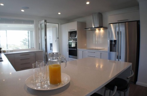 Matarangi House | Stunning modern harbour front beach house.