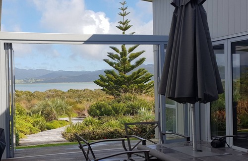 Matarangi House | Stunning modern harbour front beach house.