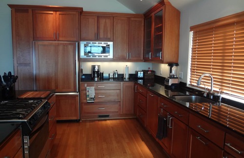 North Admiral House | Stunning, Modern Alki Beach View Home