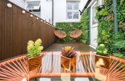 Hove Apartment | Stunning modern space in Hove & free parking