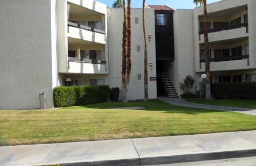 Palm Springs Condo | Stunning mountain view in Deep Well area just south of downtown 1 bedroom condo