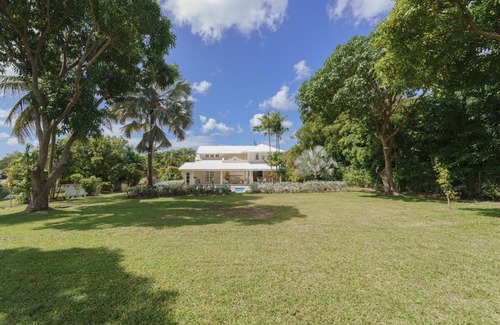 Gibbes House | Stunning New 3-bed Villa 2 Mins to Beach - Coral House