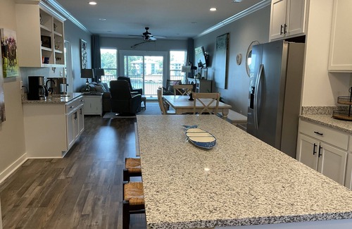 Lake Hamilton Condo | Stunning New Lake Hamilton Condo Lake front on 7 South 🐟 🛶🎣