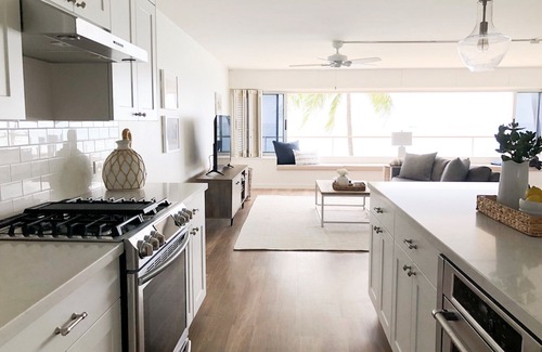 Diamond Head - Kapahulu - St. Louis Condo | Stunning, newly remodeled Waikiki beachfront condo!