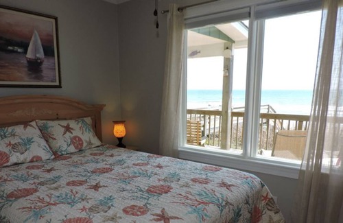 Emerald Isle Cottage | Stunning Ocean Front Views-Pet Friendly-Clean, Sound System indoors and out!