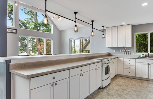 La Conner House | Stunning ocean-view home with private waterfront, viewpoint deck & fireplace
