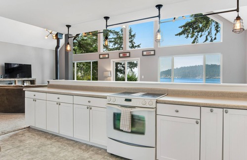 La Conner House | Stunning ocean-view home with private waterfront, viewpoint deck & fireplace