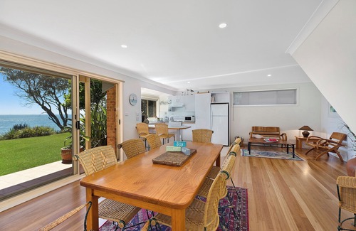 Noraville Apartment | Stunning Ocean Views