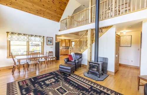 Etlan House | Stunning Old Rag and Shenandoah Vistas from this Gorgeous, Peaceful Retreat