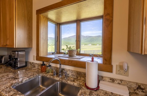 Etlan House | Stunning Old Rag and Shenandoah Vistas from this Gorgeous, Peaceful Retreat