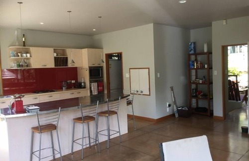 Waiheke Island House | Stunning Otakawhe Bay Beach Peaceful Sanctuary Orapiu, 80m flat walk to beach