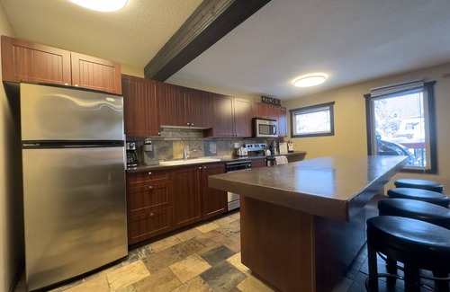East Kootenay Condo | Stunning Panorama Mountain Retreat