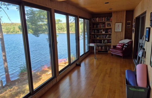 Harcourt House | Stunning, Peaceful, lakefront cottage for 10