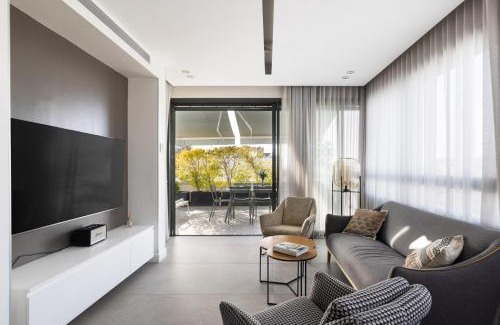 Tel Aviv City Center Apartment | Stunning Penthouse - Private Pool