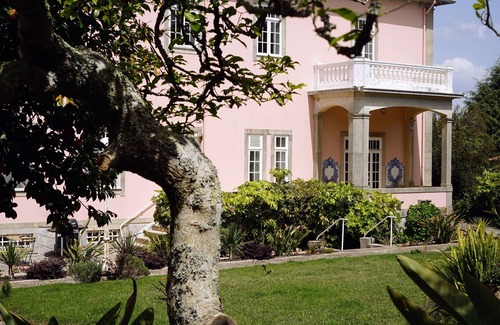 Vila de Cucujaes Villa | Stunning Pink Palace in Cucujães, Aveiro, Portugal