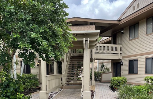 Bonita Springs Condo | Stunning poolside renovation, close to beach