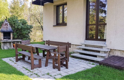 Desna House | Stunning private villa for 8 guests with WIFI, TV, terrace, pets allowed and panoramic view