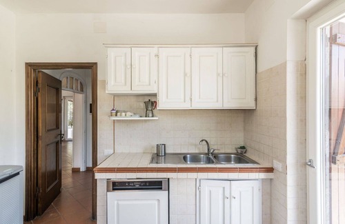 Colonia Elena Villa | Stunning private villa for 11 guests with WIFI, TV, patio, pets allowed and parking