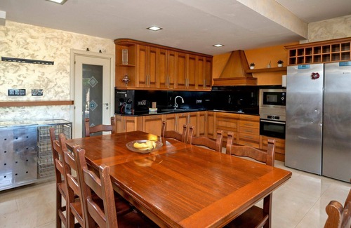 Comarruga House | Stunning private villa for 7 people with WIFI, private pool, A/C, TV, terrace and parking