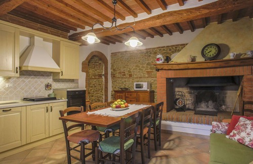 San Miniato House | Stunning private villa for 9 guests with WIFI, private pool, TV and patio