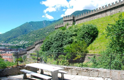 Bellinzona House | Stunning private villa for 4 guests with WIFI, TV, patio, pets allowed, panoramic view and parking
