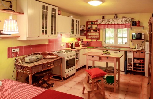 Holubovska Basta House | Stunning private villa for 4 guests with WIFI, TV, terrace, pets allowed and parking