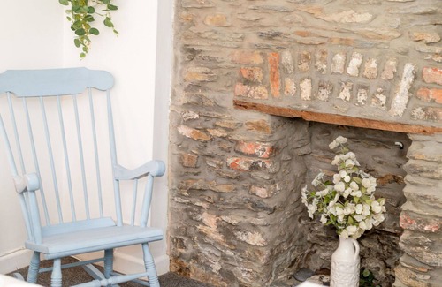 Mevagissey House | Stunning private villa for 4 guests with WIFI, TV, terrace and pets allowed
