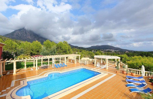 Finestrat Villa | Stunning private villa with A/C, private pool, WIFI, TV, patio, pets allowed and parking