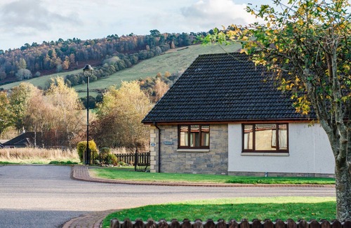 Drumnadrochit House | Stunning private villa for 6 guests with WIFI, TV and patio