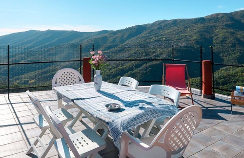 Aurigo House | Stunning private villa with WIFI, TV, terrace, pets allowed, panoramic view and parking