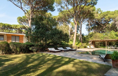 Roccamare Villa | Stunning private villa with A/C, private pool, WIFI, patio, pets allowed, panoramic view and par.