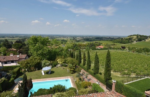 Zenevredo Villa | Stunning private villa with A/C, WIFI, private pool, TV, patio, pets allowed and panoramic view
