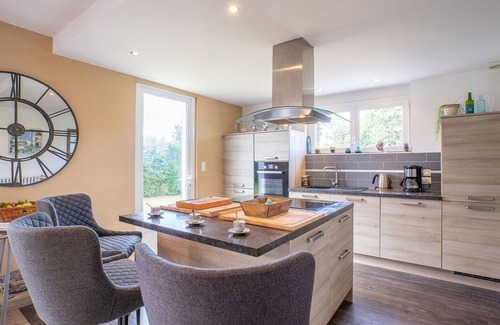 Tregueux House | Stunning private villa for 6 people with WIFI, TV, patio and pets allowed