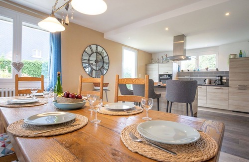 Tregueux House | Stunning private villa for 6 people with WIFI, TV, patio and pets allowed