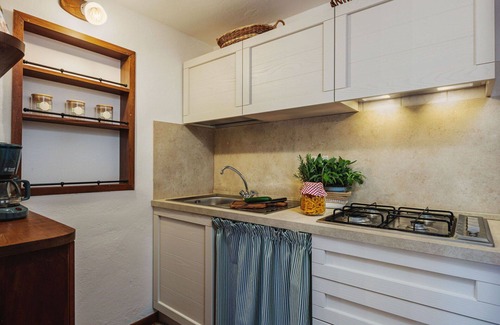 Camaiore House | Stunning private villa for 4 guests with WIFI, TV, terrace, pets allowed and panoramic view