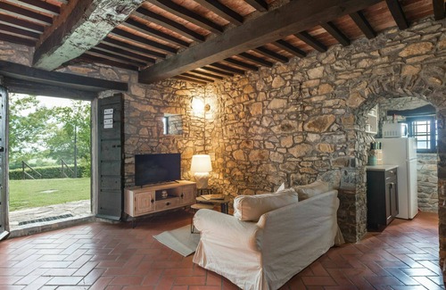 Manciano Villa | Stunning private villa with WIFI, private pool, TV, patio, pets allowed and panoramic view