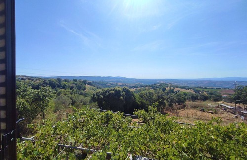 Scansano House | Stunning private villa with WIFI, hot tub, TV, terrace, pets allowed and panoramic view