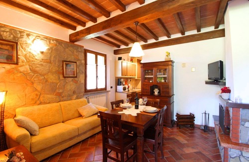 Santarello Villa | Stunning private villa for 8 guests with A/C, private pool, WIFI and TV, close to Montepulciano