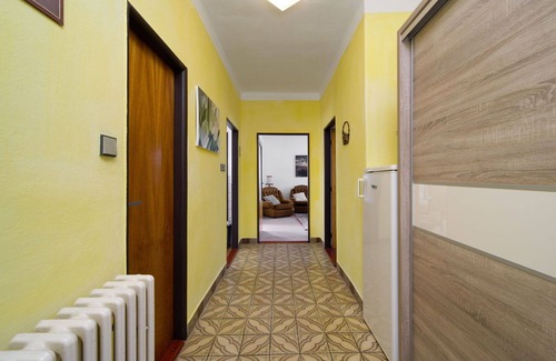 Neurazy House | Stunning private villa for 10 guests with private pool, WIFI, hot tub, TV, terrace and pets allo.
