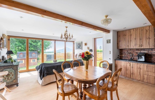 Oybin House | Stunning private villa with A/C, hot tub, WIFI, TV, patio, pets allowed and panoramic view