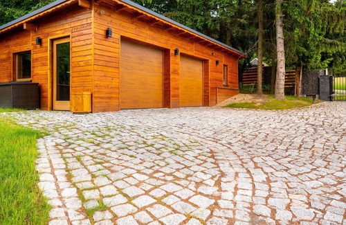 Oybin House | Stunning private villa with A/C, hot tub, WIFI, TV, patio, pets allowed and panoramic view