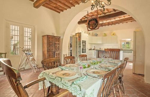 Palaia Villa | Stunning private villa for 14 guests with WIFI, private pool, A/C, TV, patio and panoramic view