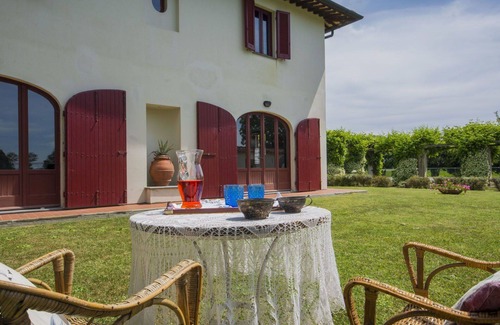Lari Villa | Stunning private villa for 9 people with WIFI, TV and patio